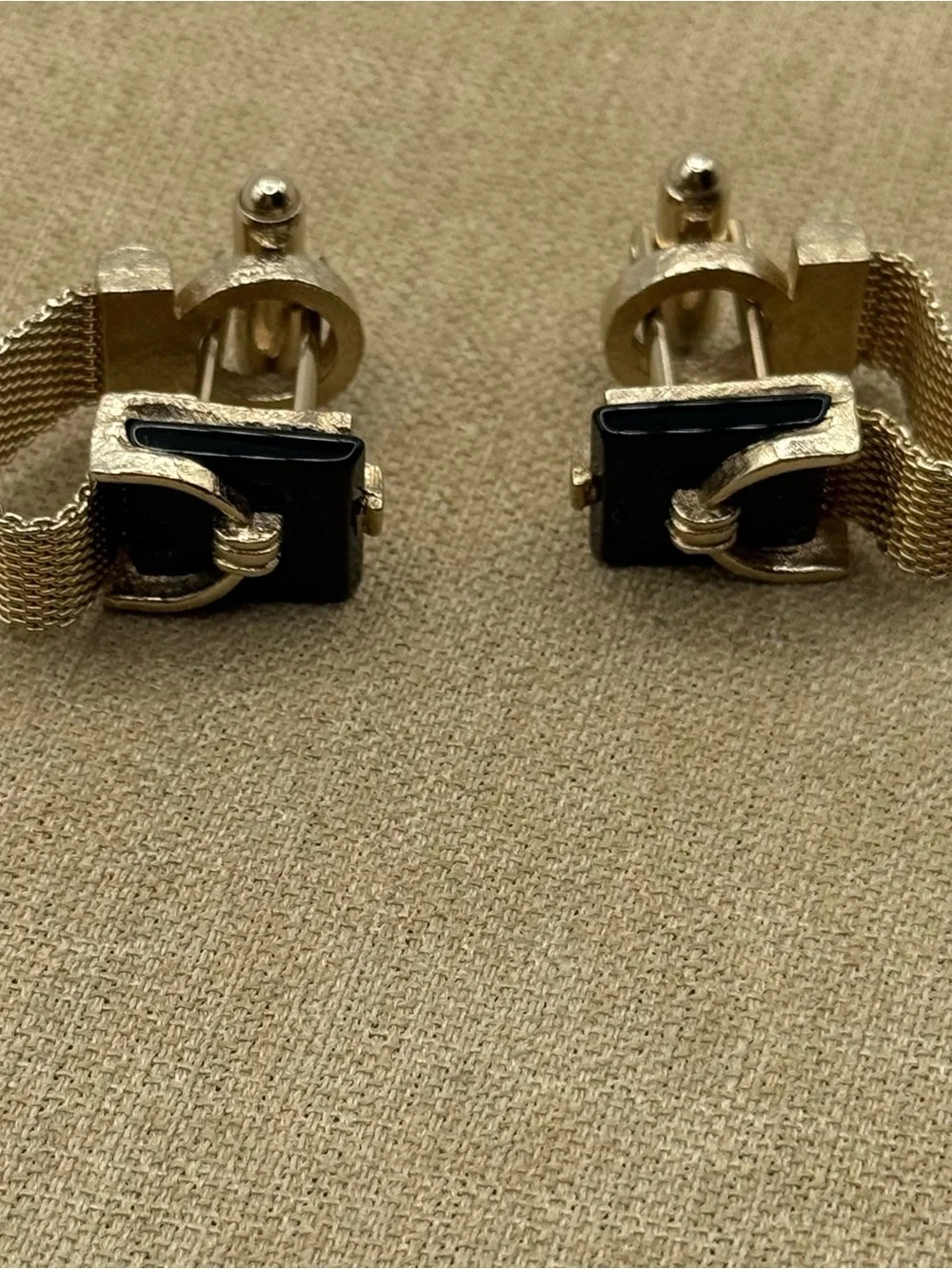 N/A elegant gold